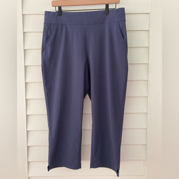 Columbia | Active Navy Capris Size Large - Picture 1 of 5